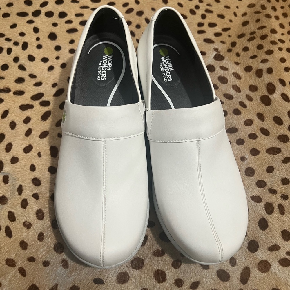 Brand new work wonders by dansko white
